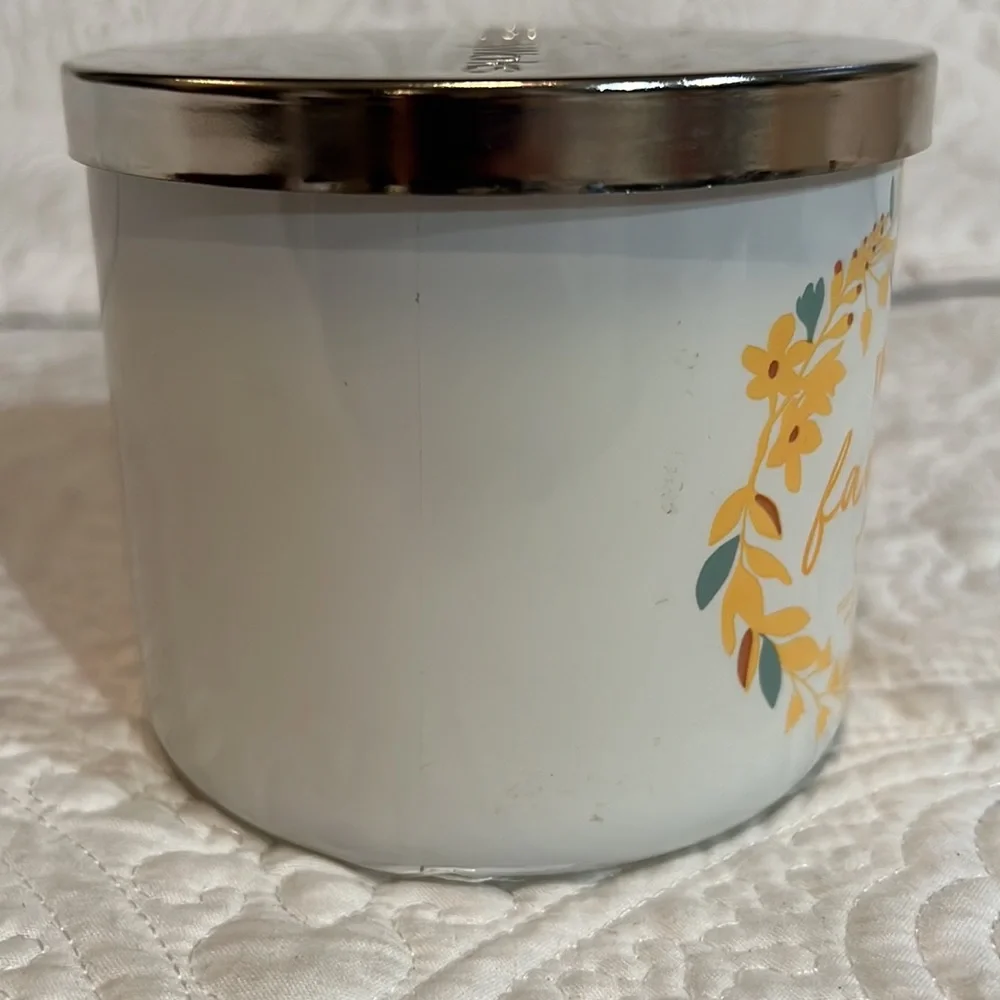 Bath &‎ Body Works You’re My Favorite white tea and sage 3 wick candle, new - Picture 4 of 10
